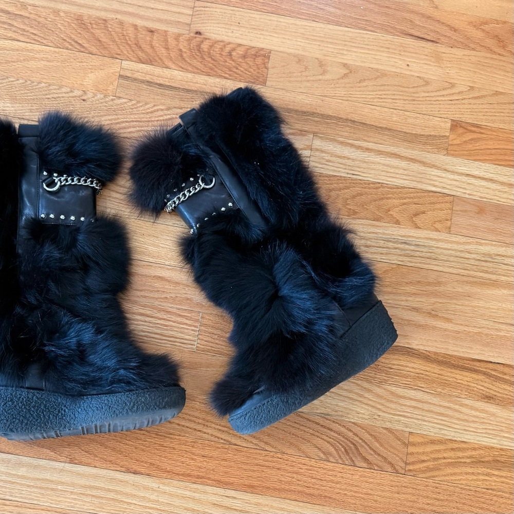 Luxury Faux Fur Winter Boots with Chain Detail  – Made in Germany – EU 38